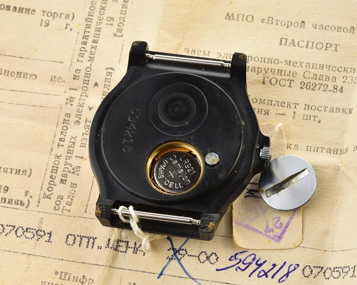 TIME CAPSULE: Soviet Slava with quartz movement – New Old Stock (NOS)!