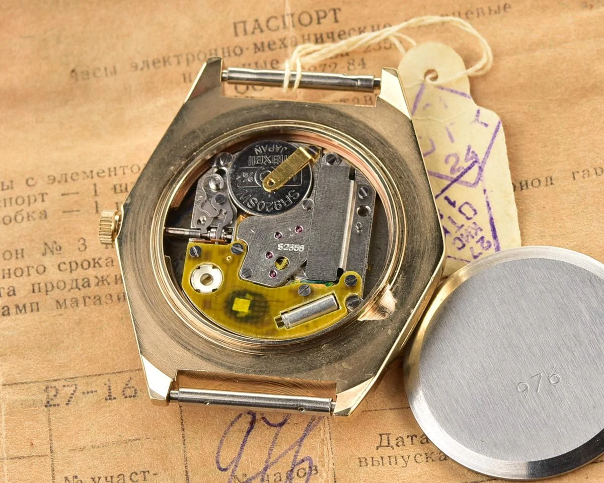 TIME CAPSULE: Soviet gold-plated wrist watch Slava with quartz movement – New Old Stock (NOS)!