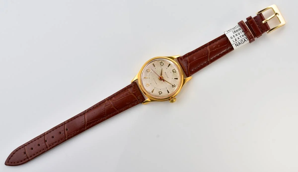 Excellent Soviet gold-plated Volna 22 jewels vintage mechanical watch