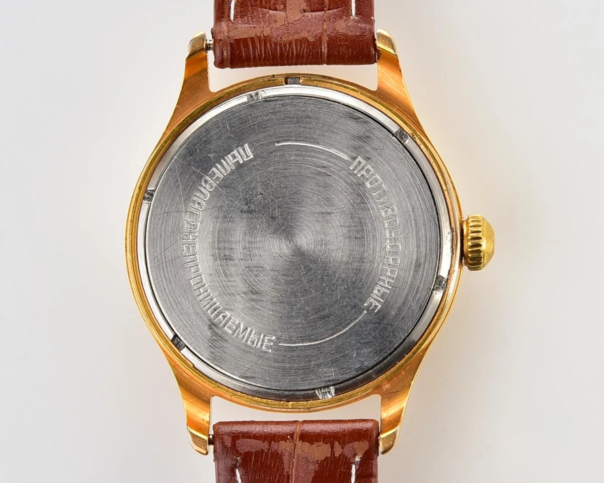 Excellent Soviet gold-plated Volna 22 jewels vintage mechanical watch