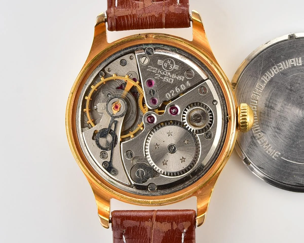 Excellent Soviet gold-plated Volna 22 jewels vintage mechanical watch