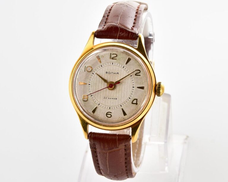 Excellent Soviet gold-plated VOLNA 22 jewels vintage mechanical watch