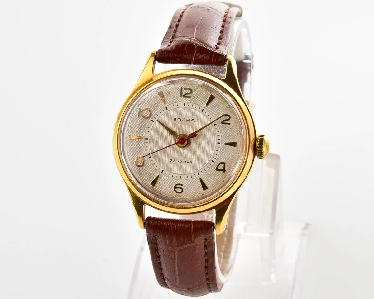 Excellent Soviet gold-plated Volna 22 jewels vintage mechanical watch