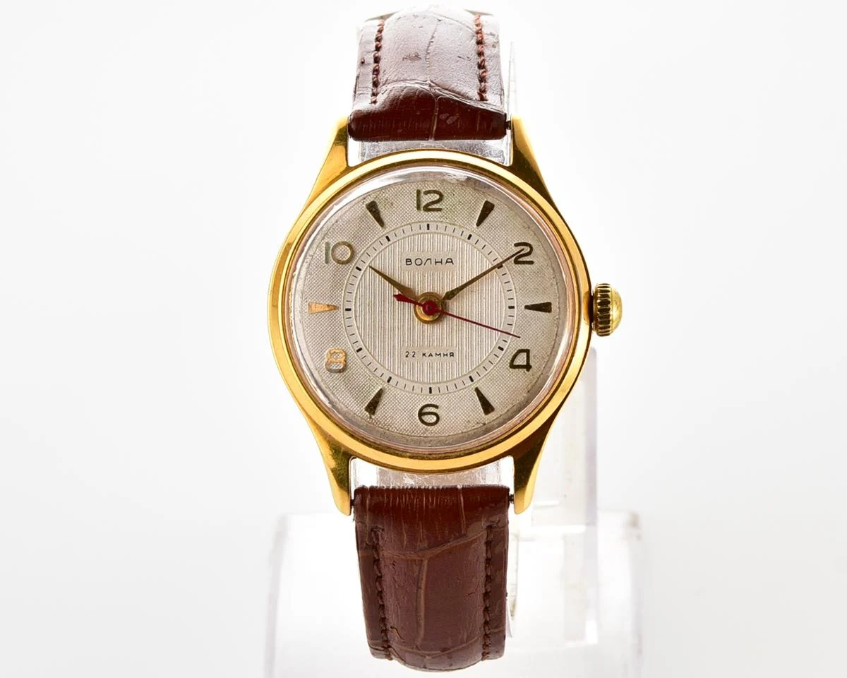 Excellent Soviet gold-plated Volna 22 jewels vintage mechanical watch