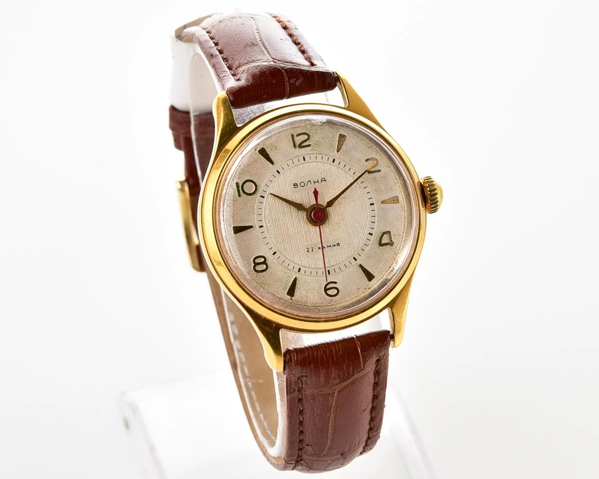 Excellent Soviet gold-plated Volna 22 jewels vintage mechanical watch