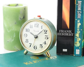 Vitjaz' vintage Soviet mechanical alarm clock - green, 3.7 inches diameter