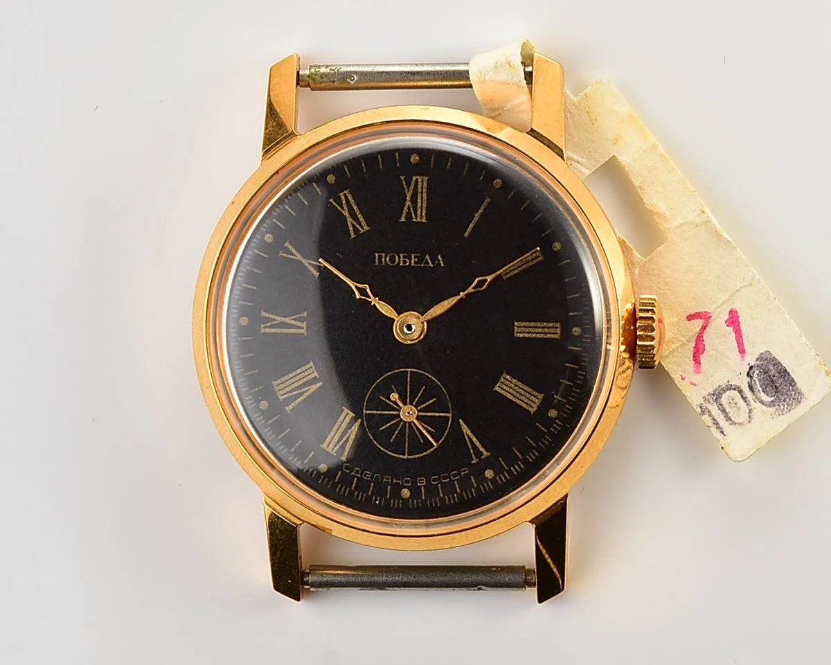 TIME CAPSULE: Mechanical Pobeda gold-plated watch in box – New Old Stock (NOS)!