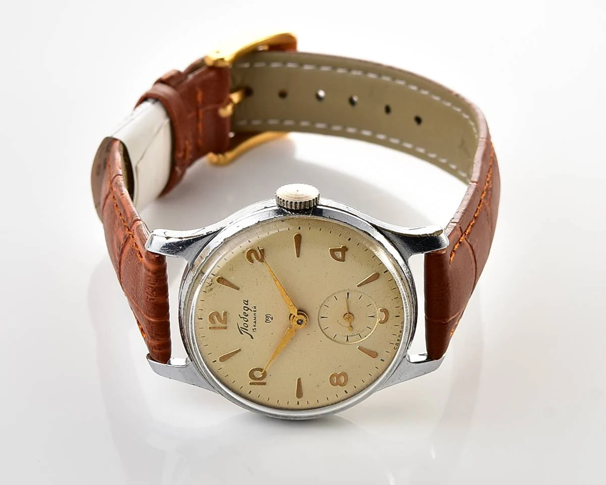 Excellent vintage Soviet mechanical Pobeda watch, 2MChZ from 1950s