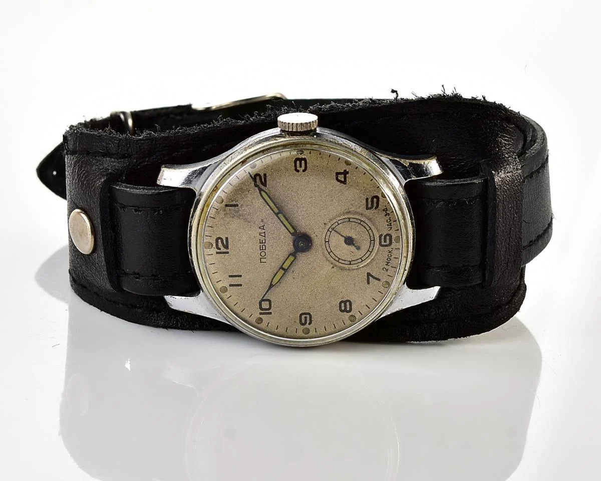 Vintage Soviet mechanical Pobeda wrist watch, 2MChZ from the 3rd quarter of 1955