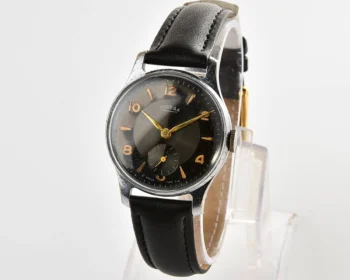 Vintage Soviet mechanical Pobeda wristwatch, 2MChZ