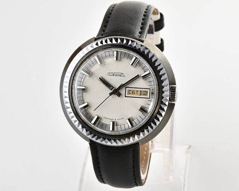 Large vintage RAKETA mechanical watch