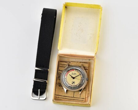 Automatic soviet quartz SLAVA "Sport" with pulse scale - with it's box and passport!