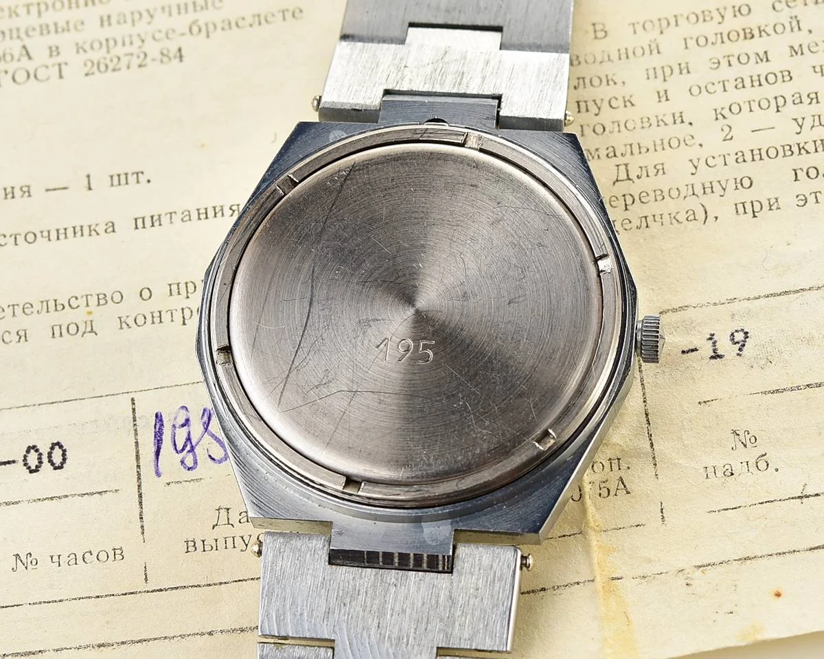 TIME CAPSULE: Soviet Slava with quartz movement – New Old Stock (NOS)!
