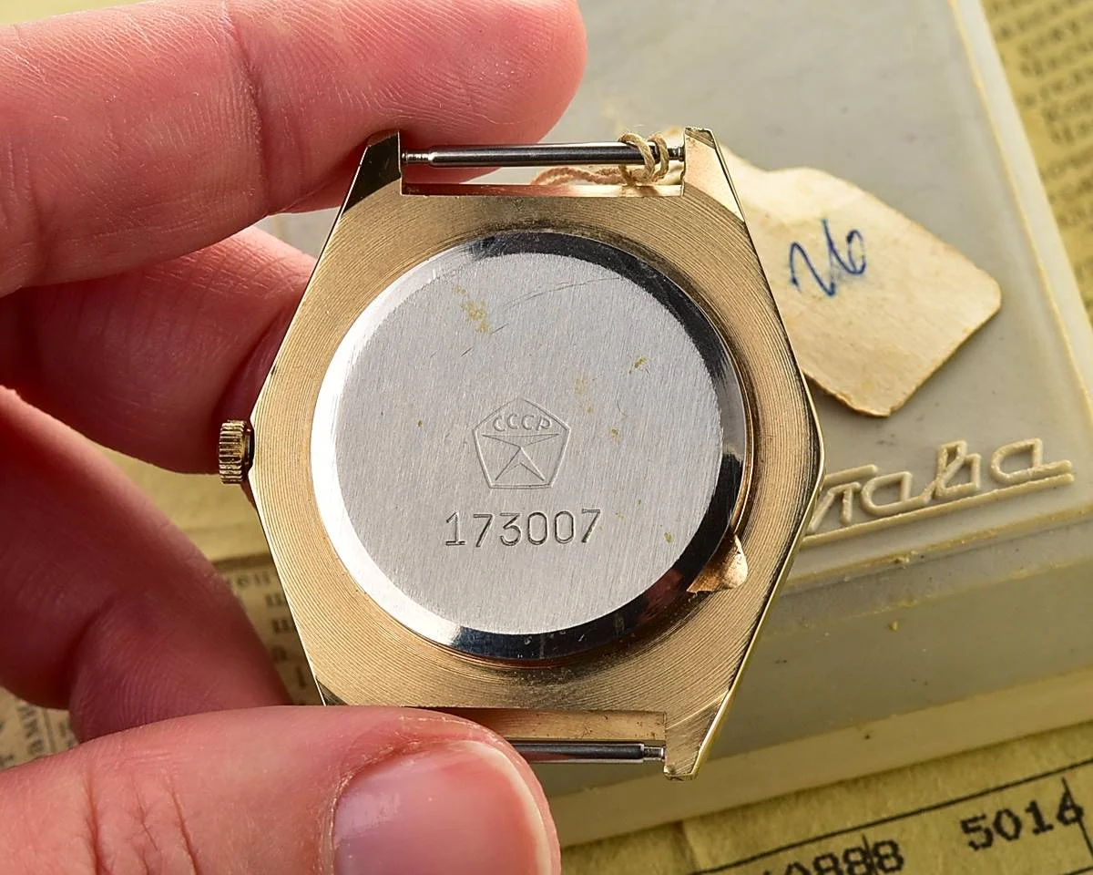 TIME CAPSULE: Soviet gold-plated wrist watch Slava with quartz movement – New Old Stock (NOS)!