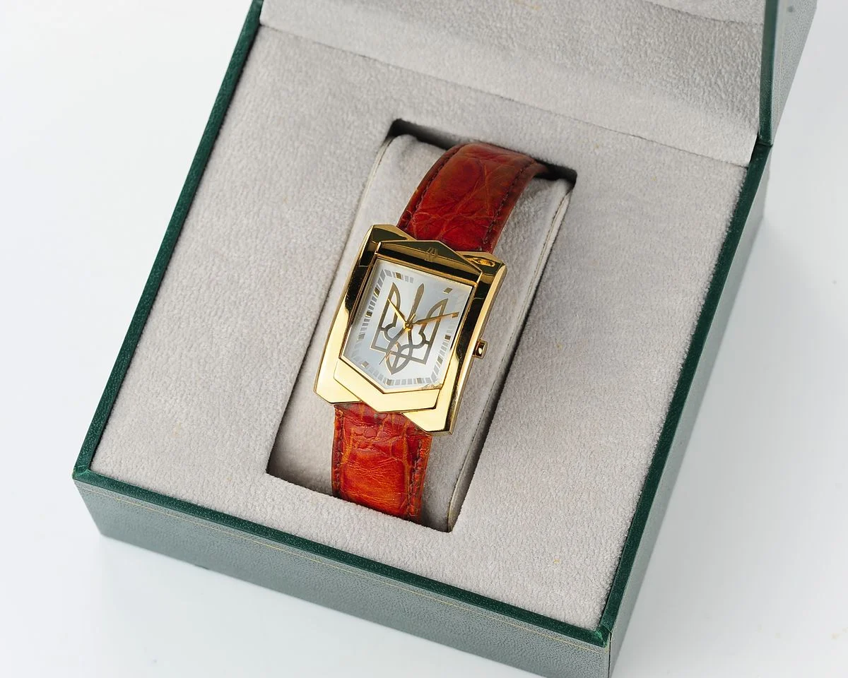 Ukrainian made Kleynod gold-plated watch – from the president of 🇺🇦Ukraine!