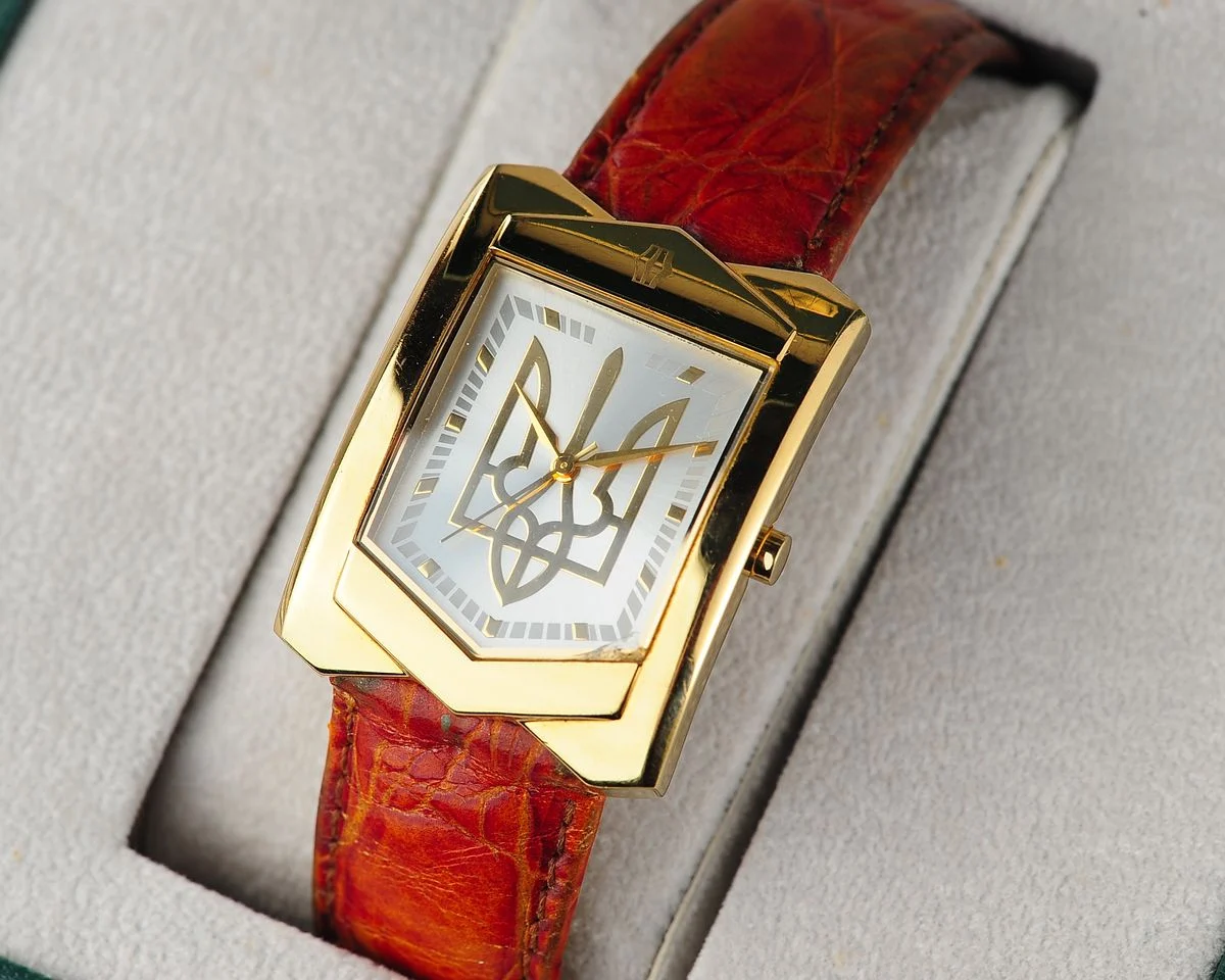 Ukrainian made Kleynod gold-plated watch – from the president of 🇺🇦Ukraine!