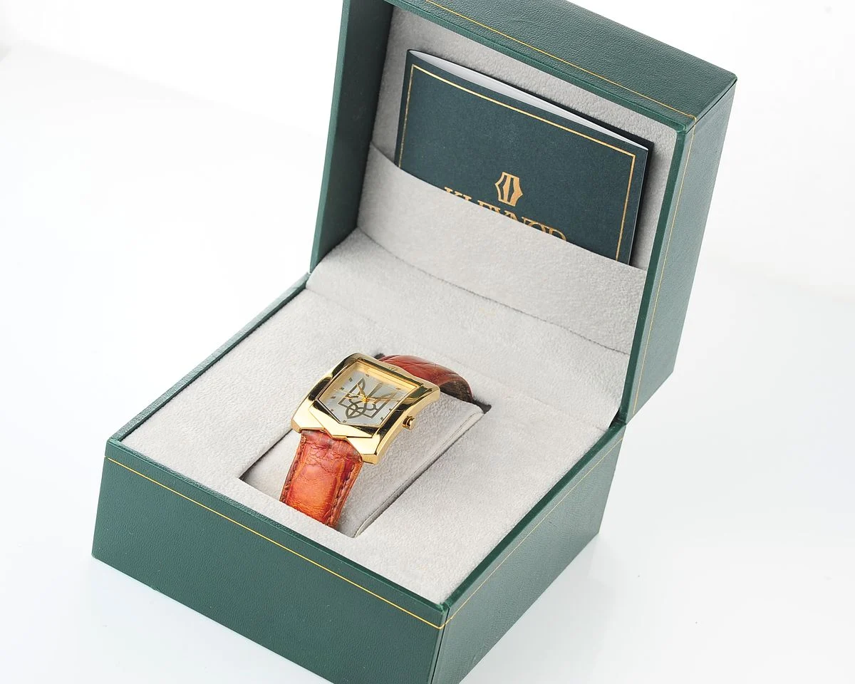 Ukrainian made Kleynod gold-plated watch – from the president of 🇺🇦Ukraine!
