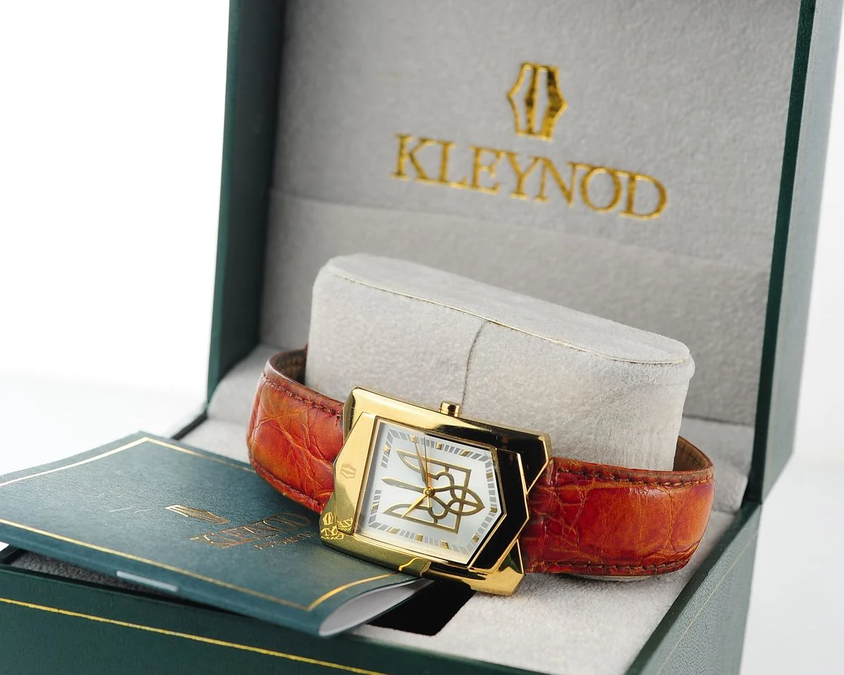 Ukrainian made Kleynod gold-plated watch – from the president of 🇺🇦Ukraine!