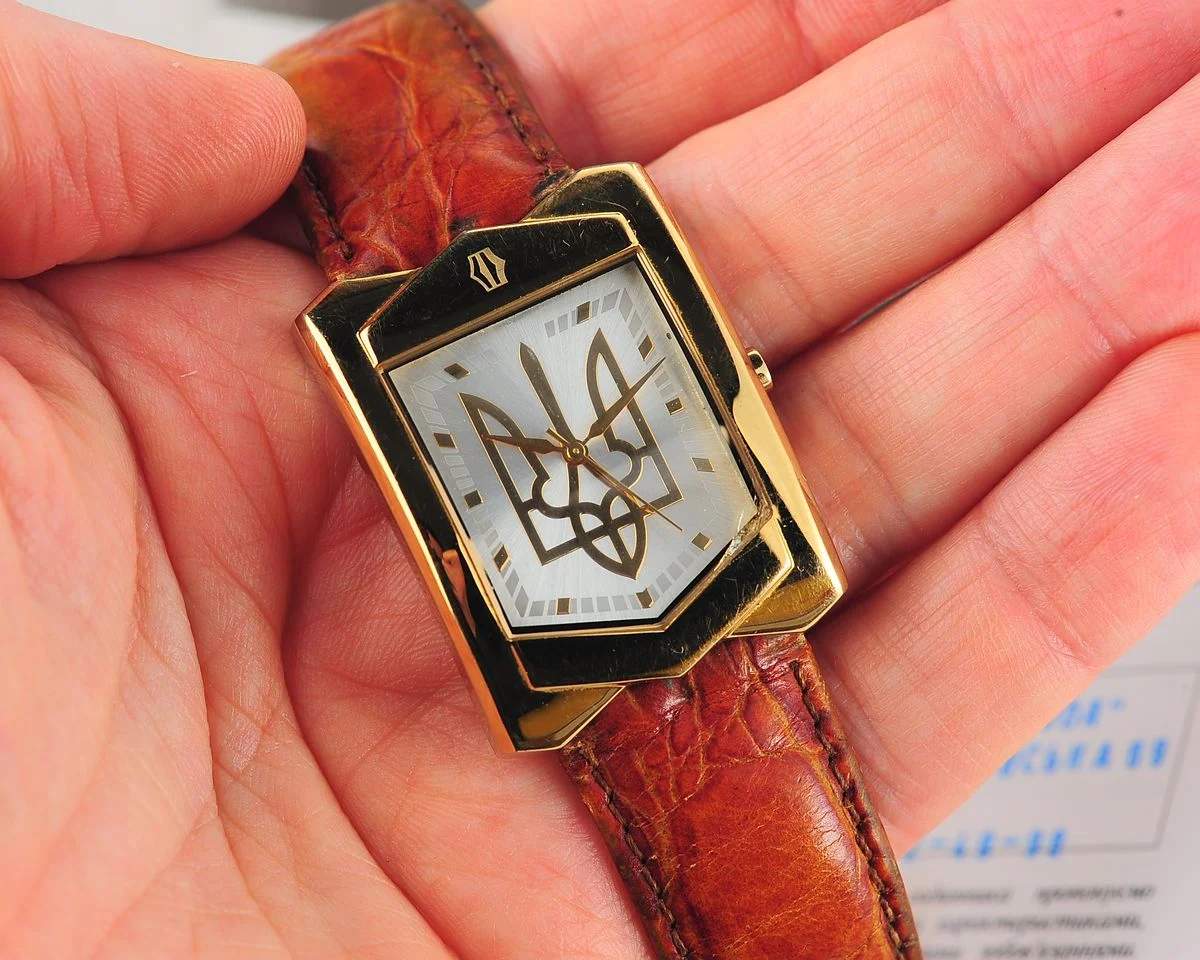 Ukrainian made Kleynod gold-plated watch – from the president of 🇺🇦Ukraine!