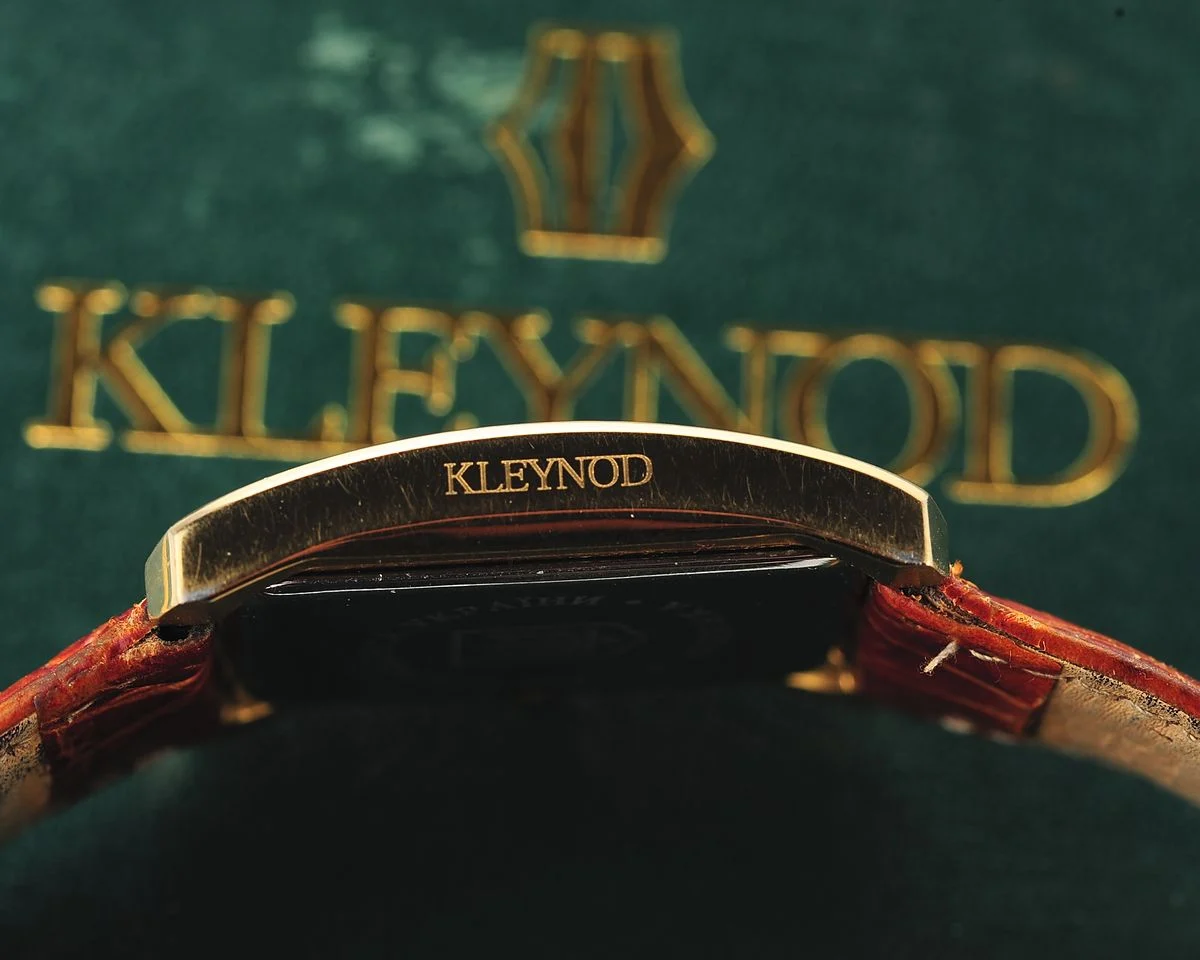 Ukrainian made Kleynod gold-plated watch – from the president of 🇺🇦Ukraine!