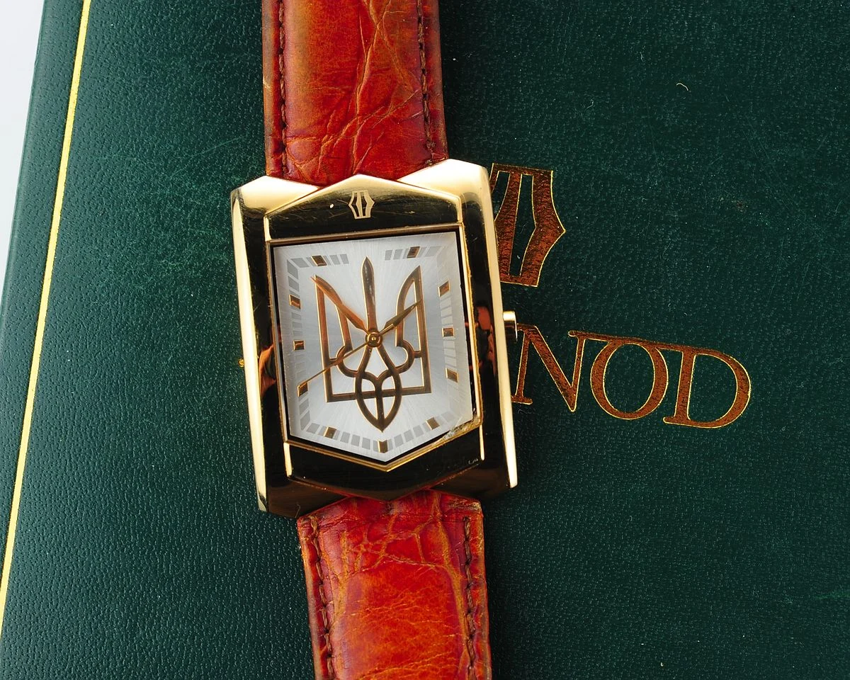 Ukrainian made Kleynod gold-plated watch – from the president of 🇺🇦Ukraine!