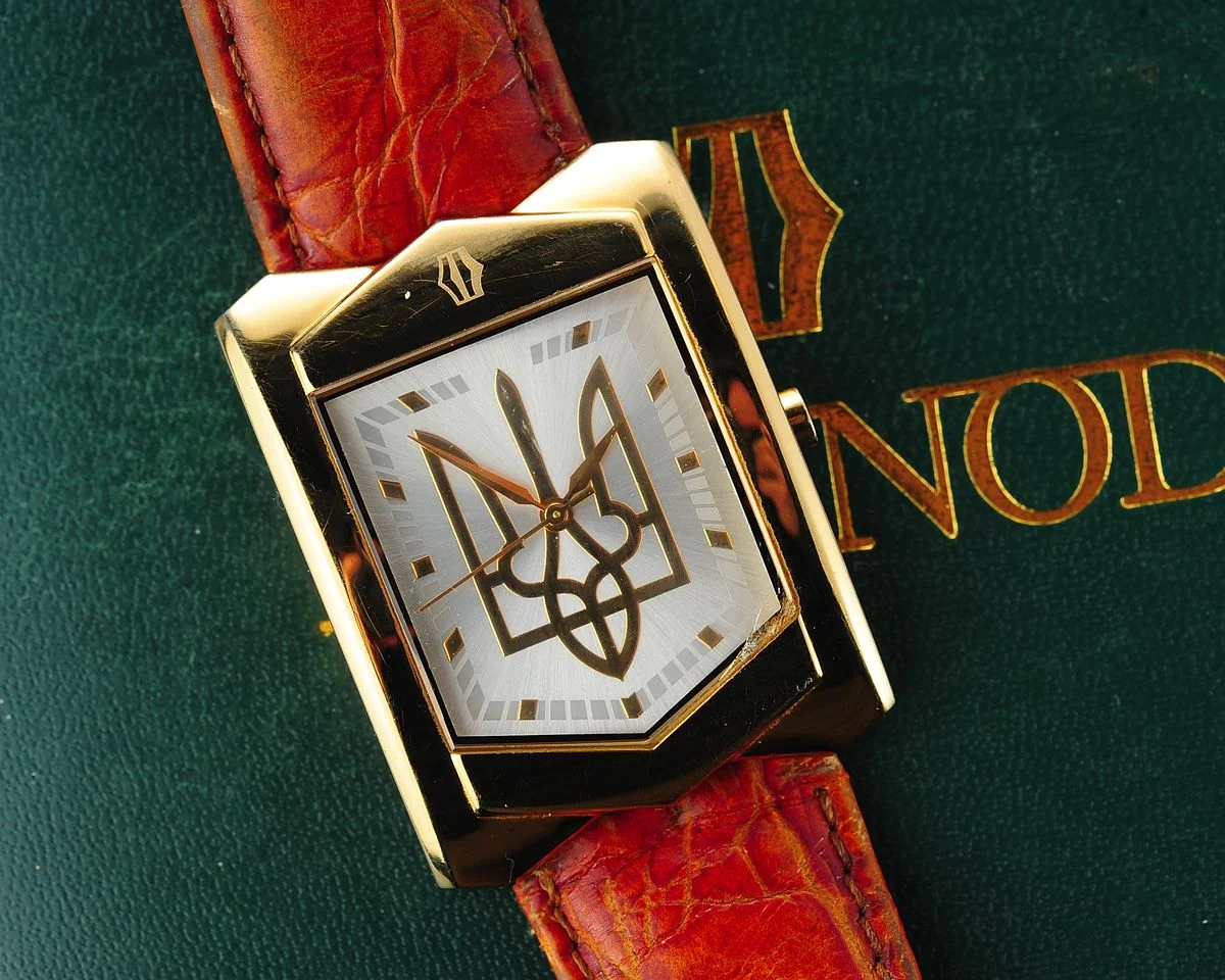 Ukrainian made Kleynod gold-plated watch – from the president of 🇺🇦Ukraine!