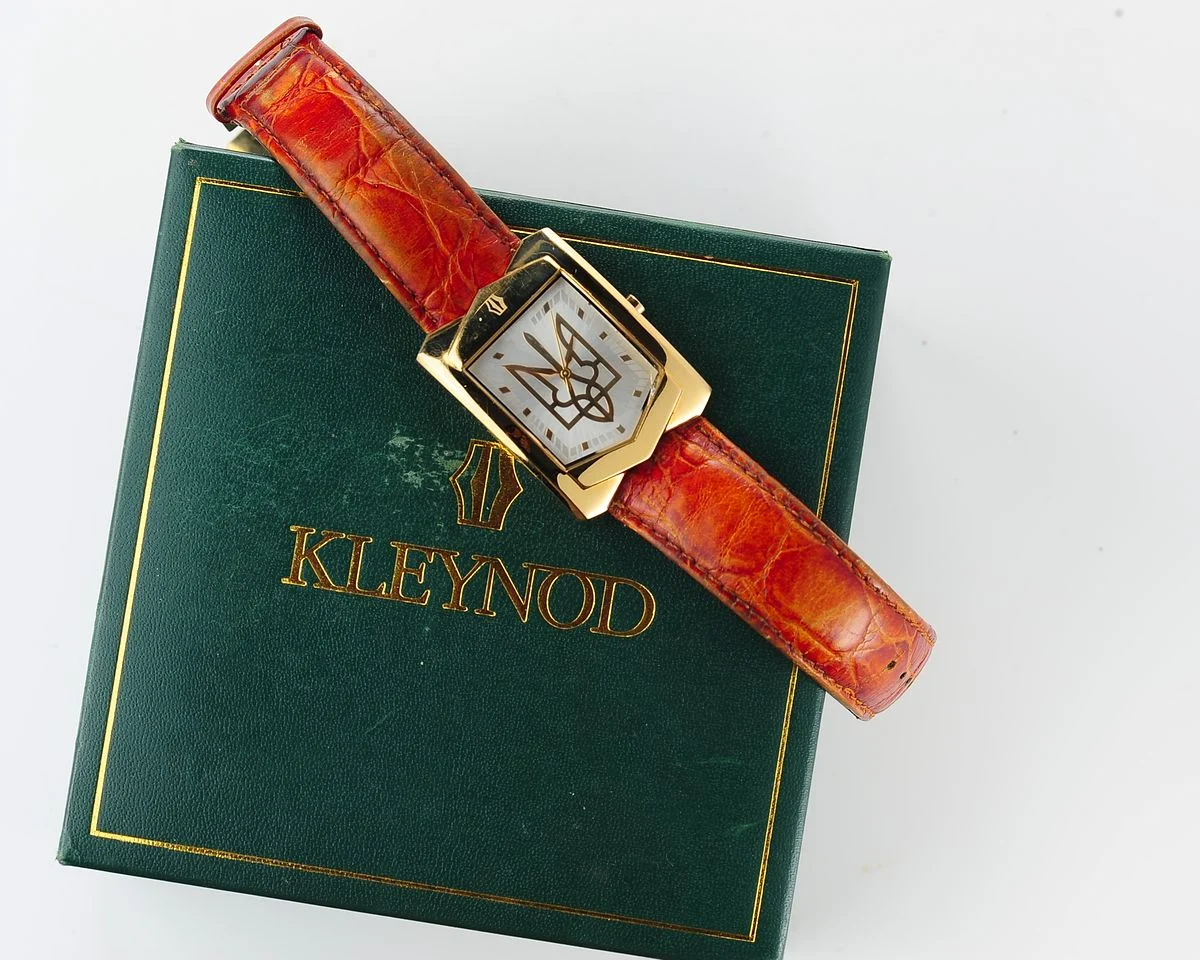 Ukrainian made Kleynod gold-plated watch – from the president of 🇺🇦Ukraine!