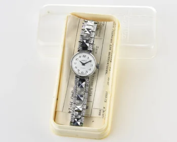 TIME CAPSULE: Chaika vintage wrist watch for ladies – New Old Stock (NOS)!