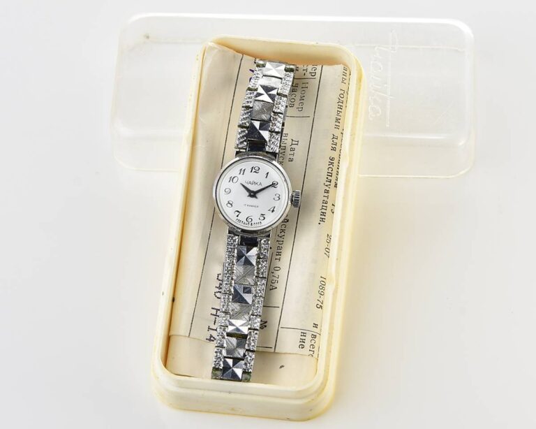 TIME CAPSULE: CHAIKA vintage wrist watch for ladies – new old stock(NOS)!