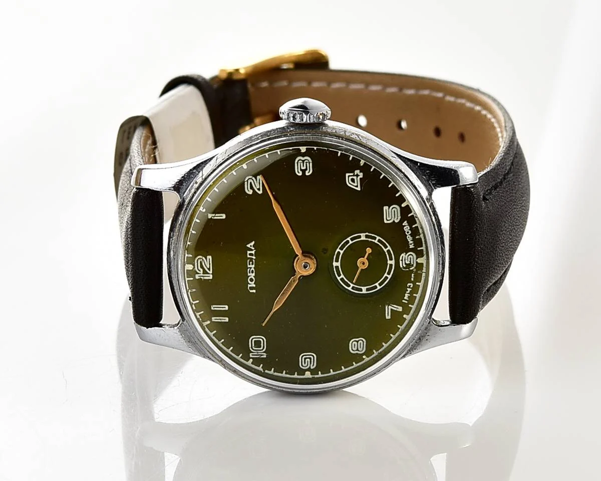 Rare! Green dial vintage Soviet mechanical Pobeda wrist watch, 2nd quarter 1951!