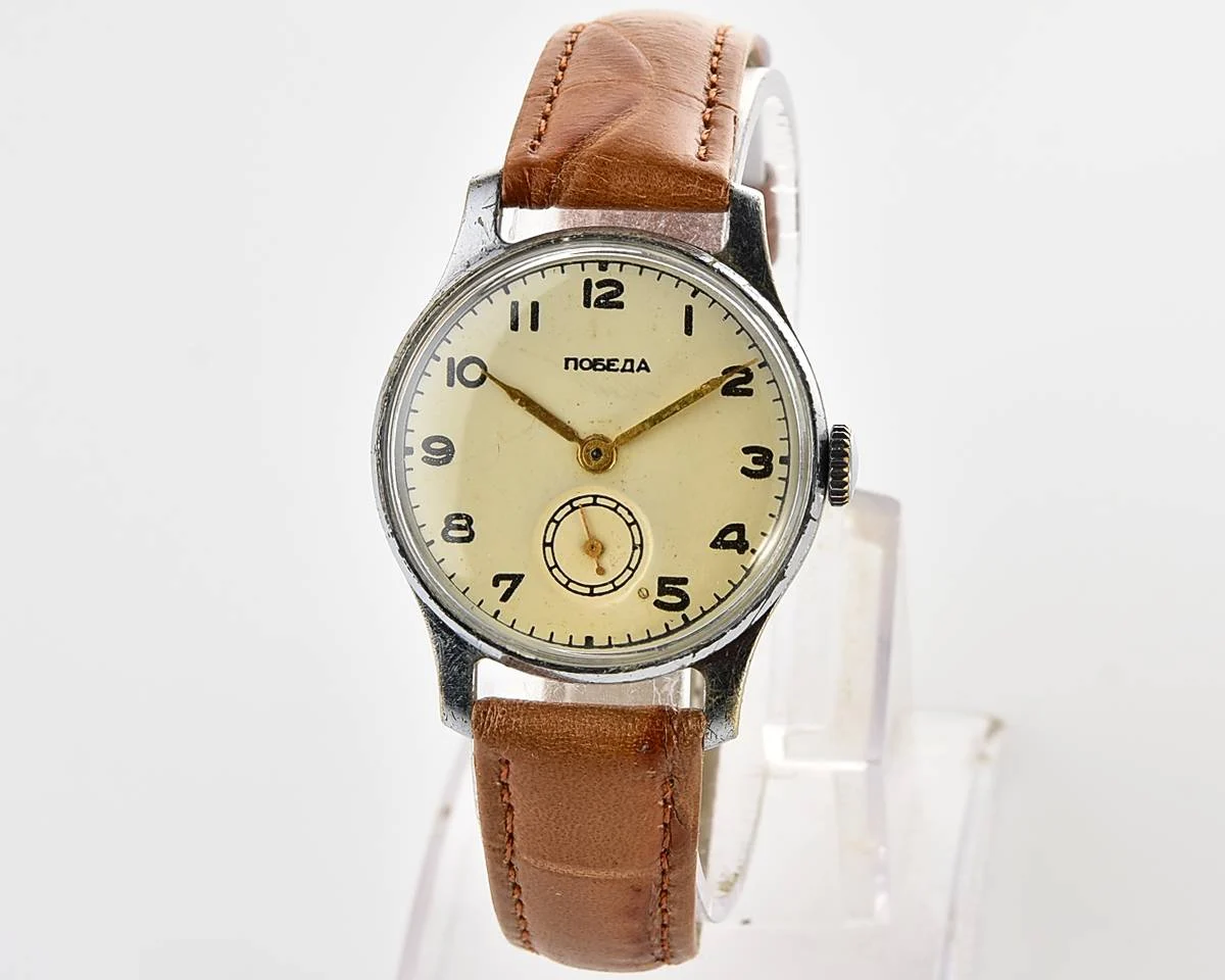 Vintage Soviet mechanical Pobeda watch, 2MChZ from 1st quarter 1957