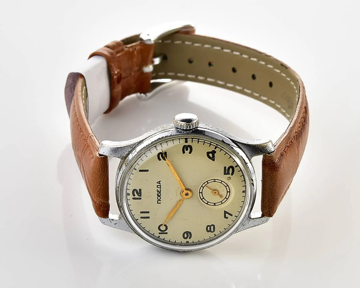 Vintage Soviet mechanical Pobeda watch, 2MChZ from 1st quarter 1957