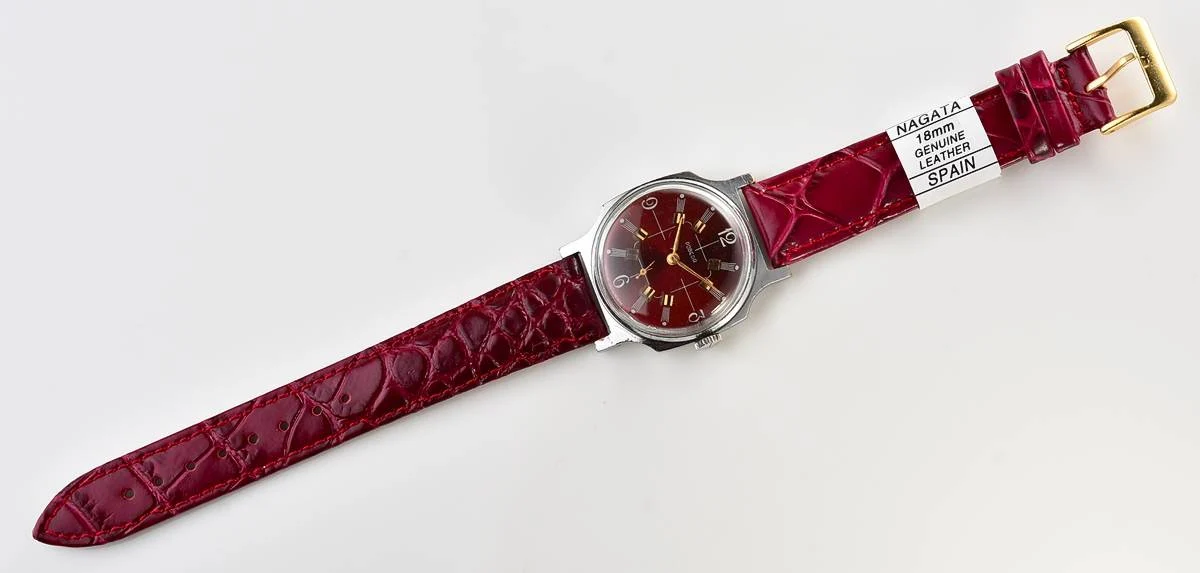 Pobeda Soviet mechanical wrist watch with crimson dial