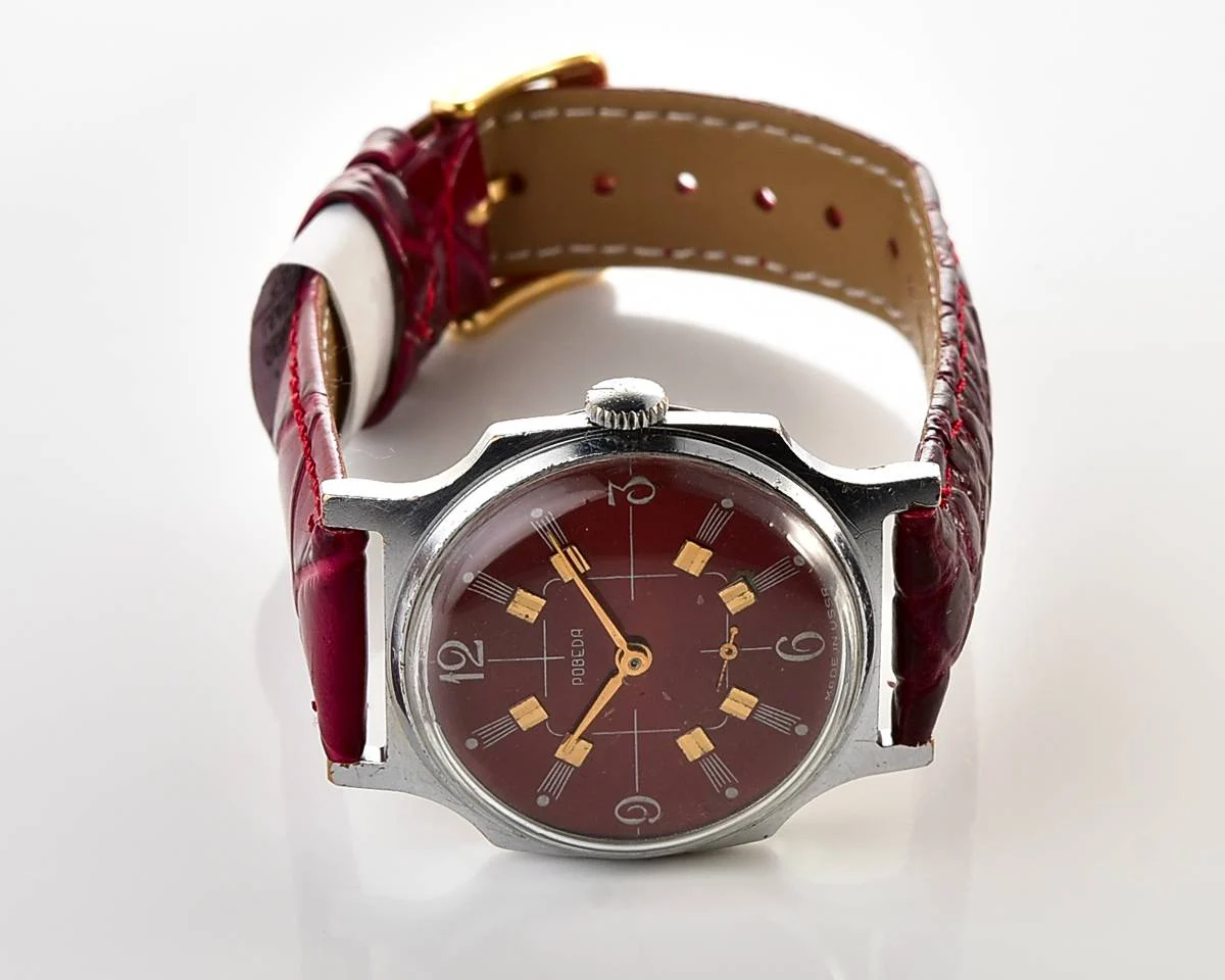 Pobeda Soviet mechanical wrist watch with crimson dial