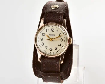Pobeda Soviet mechanical watch with central seconds hand