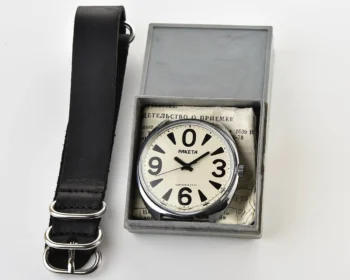 TIME CAPSULE: Soviet vintage mechanical watch Raketa “big zero”, New Old Stock (NOS)!