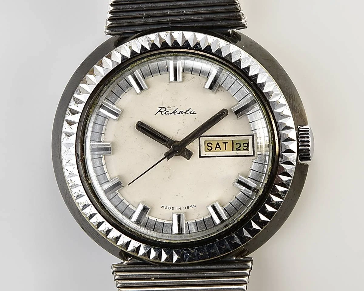 Large vintage Raketa mechanical watch with double calendar