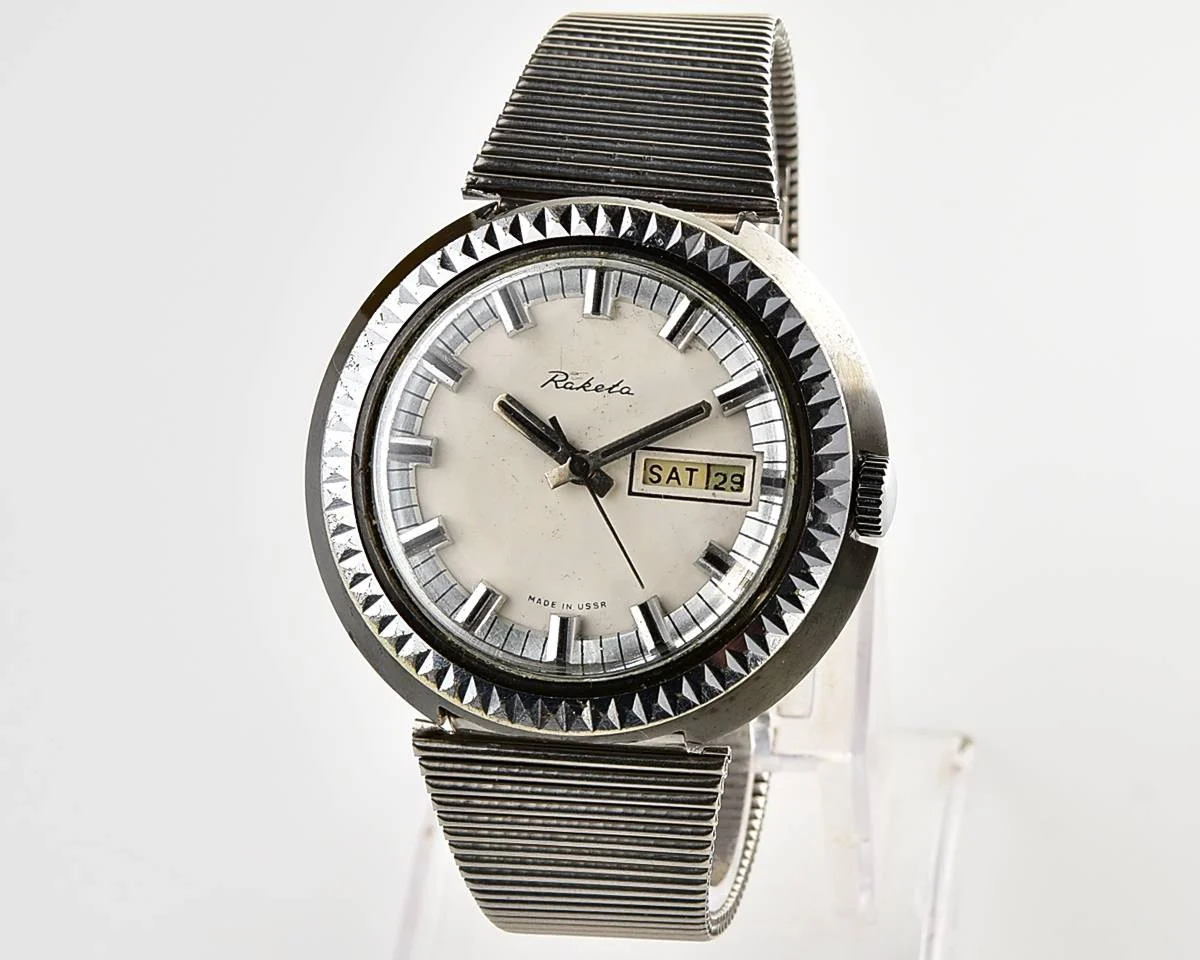 Large vintage Raketa mechanical watch with double calendar