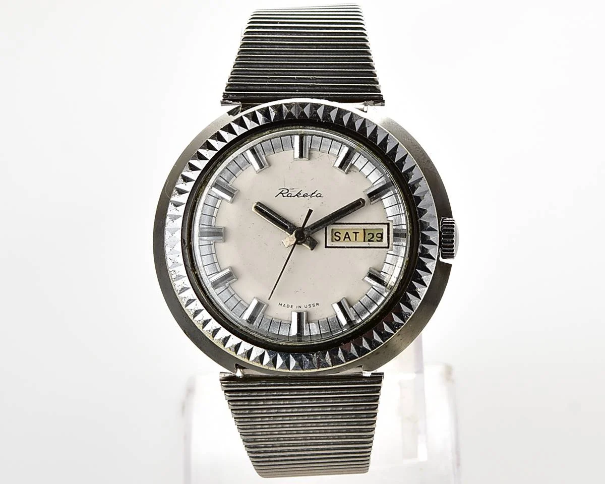 Large vintage Raketa mechanical watch with double calendar