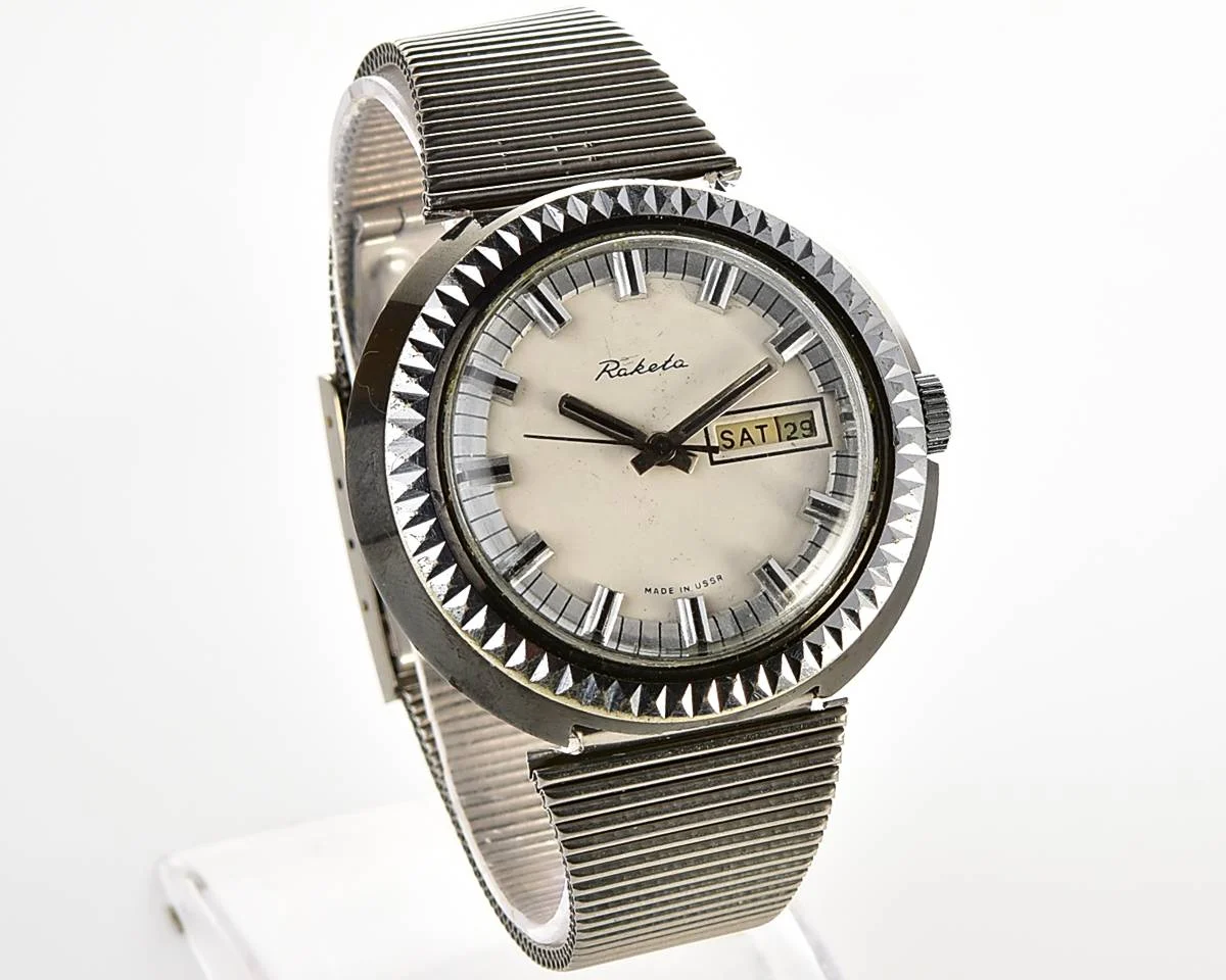 Large vintage Raketa mechanical watch with double calendar
