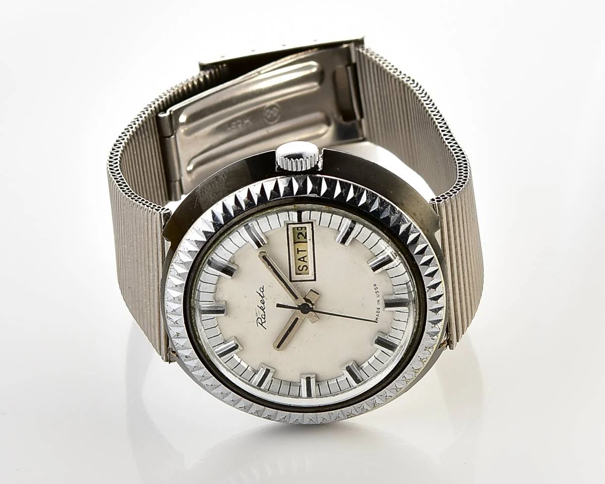 Large vintage Raketa mechanical watch with double calendar