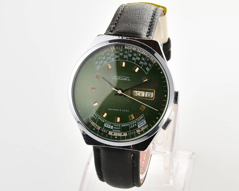 Soviet RAKETA perpetual calendar mechanical watch