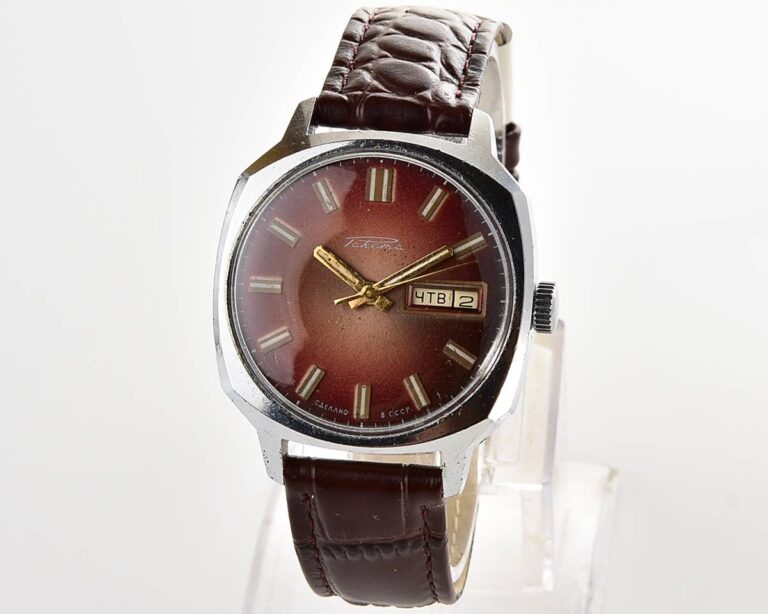 Soviet mechanical RAKETA with automatic self winding movement