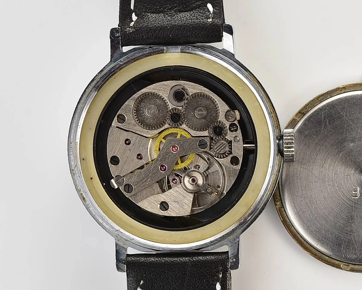 Slava mechanical watch with calendar