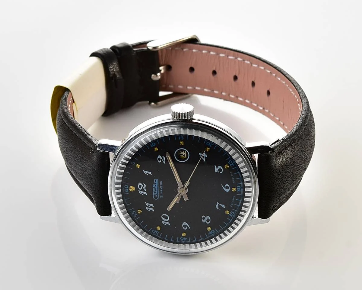 Slava mechanical watch with calendar