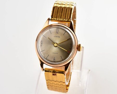 Excellent Soviet Wostok (Vostok) gold-plated mechanical wrist watch with 22 jewels precision movement