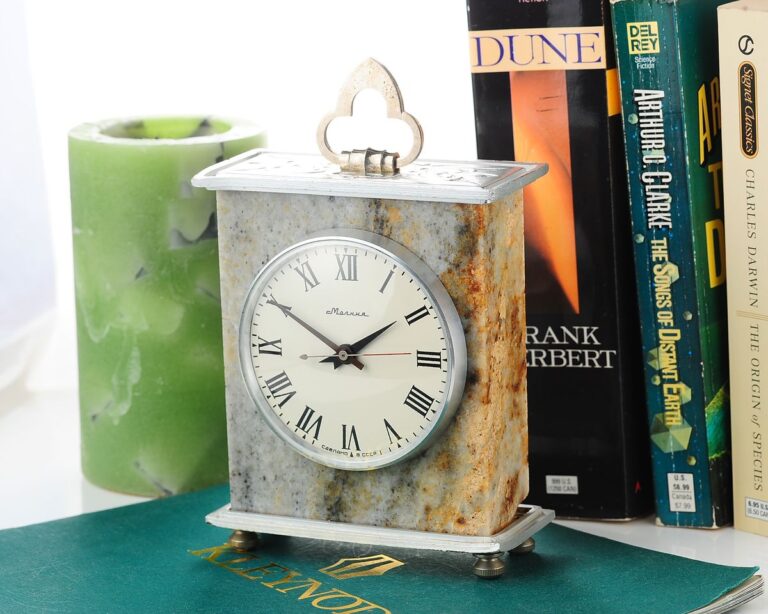 Vintage Molnija grey marble mechanical table clock with 12 days power reserve!