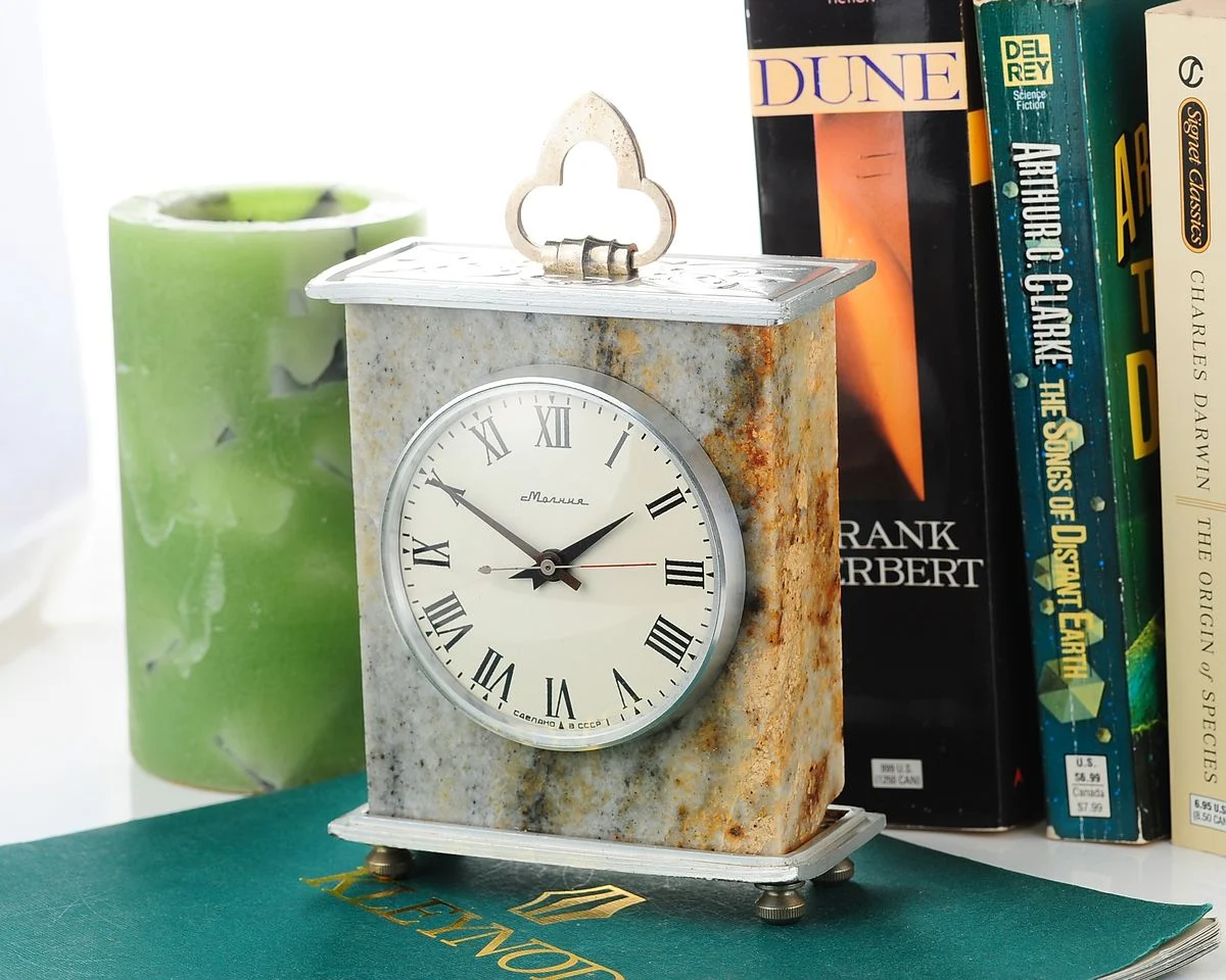 Vintage Molnija grey marble mechanical table clock with 12 days power reserve!