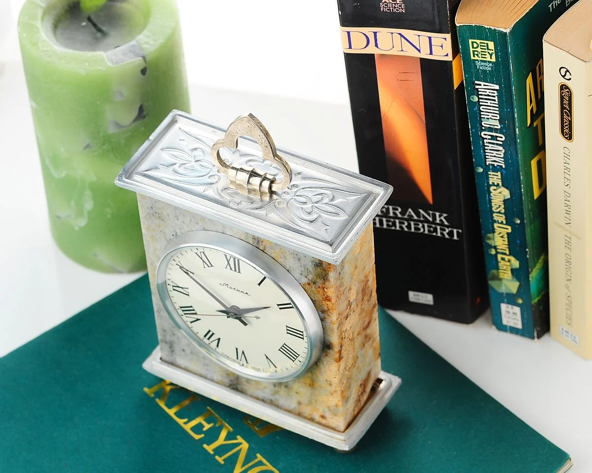 watch Molnija table clock in stone 12624-SCS_3183