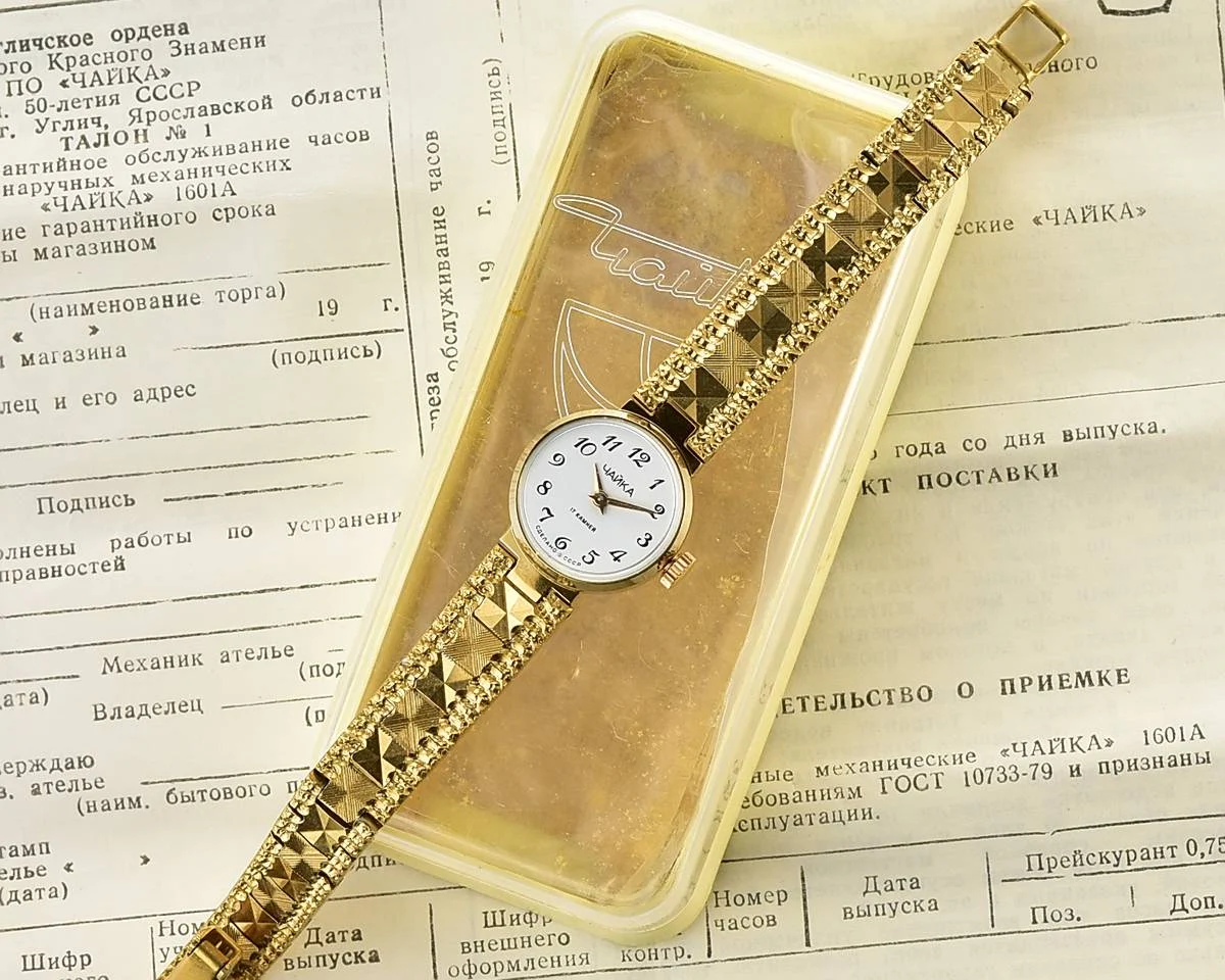 TIME CAPSULE: Chaika vintage wrist watch for ladies – New Old Stock (NOS)!